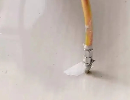 上虞瓷砖空鼓维修公司专业解答在瓷砖铺贴过程中，如果使用的砂料过粗（如全部使用了粗砂），可能会导致以下问题